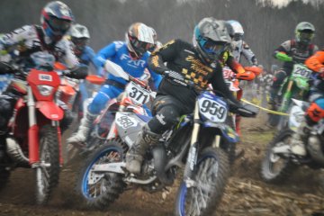  This 959 is roosting hard, chasing the podium and sending i...