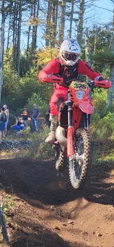 Ripper in the woods Sends it over jump #woodsracing