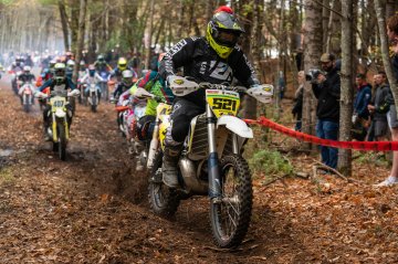  Chasing the podium, this 521 is roosted and wide open throu...