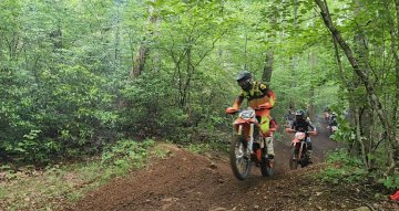 #63 is roosting through the trees, sending it wide open! #Mo...