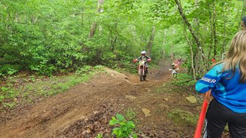  This 14 is roosting through the woods, sending it wide open...